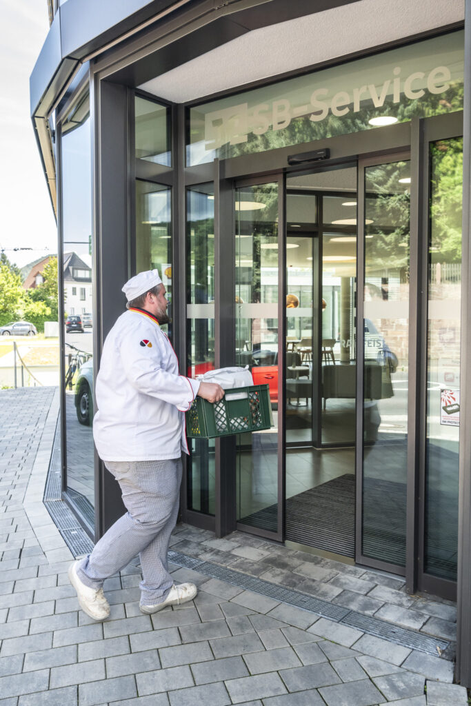 Bäcker beliefert Cafe Friedrich